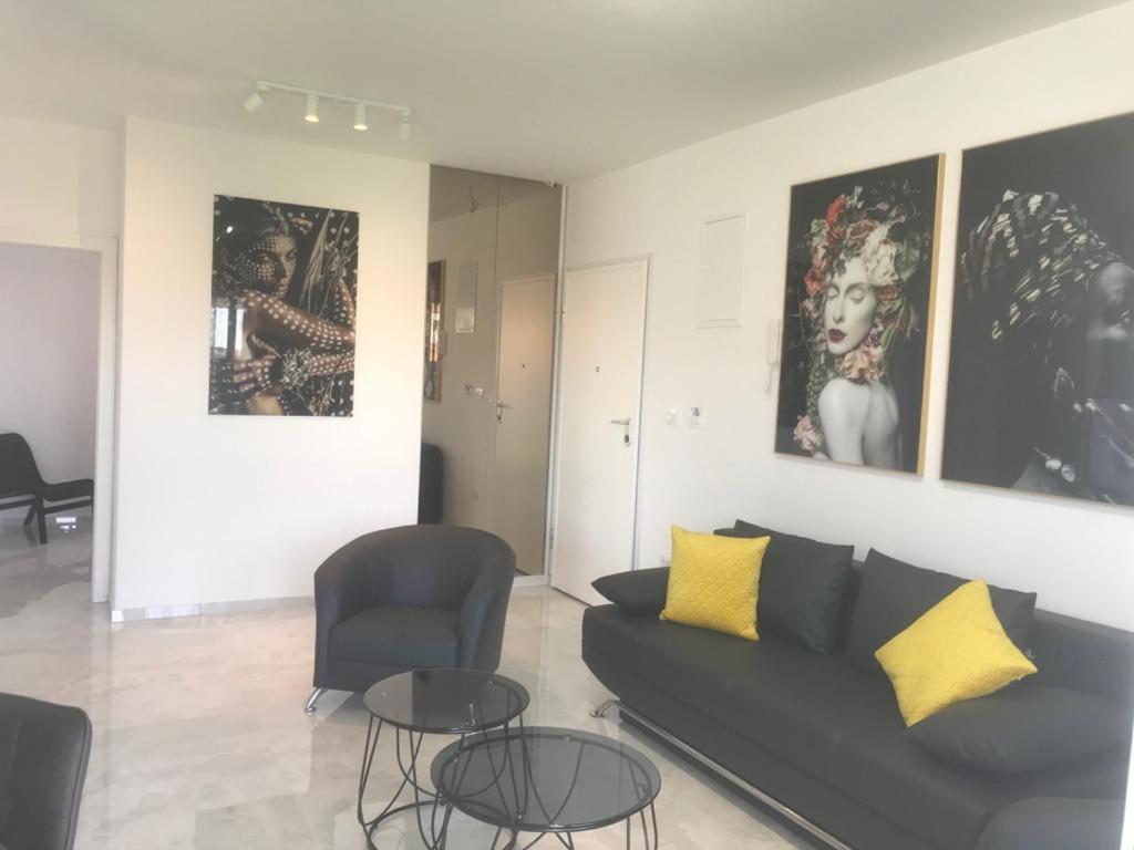 Hedonist-Luxury 2 Bedroom Apartment With Private Hot Tub, Garden And Free Parking Trogir Bagian luar foto