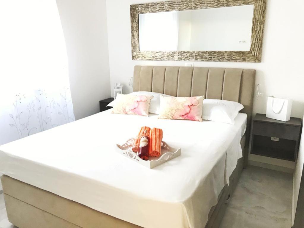 Hedonist-Luxury 2 Bedroom Apartment With Private Hot Tub, Garden And Free Parking Trogir Bagian luar foto