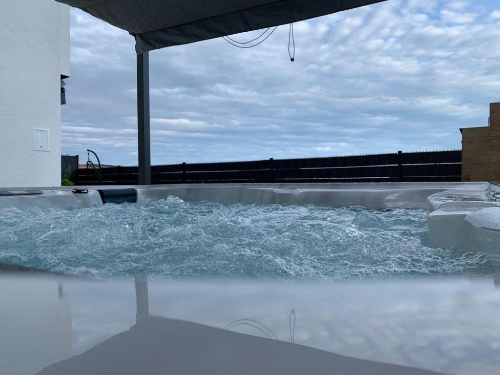 Hedonist-Luxury 2 Bedroom Apartment With Private Hot Tub, Garden And Free Parking Trogir Bagian luar foto